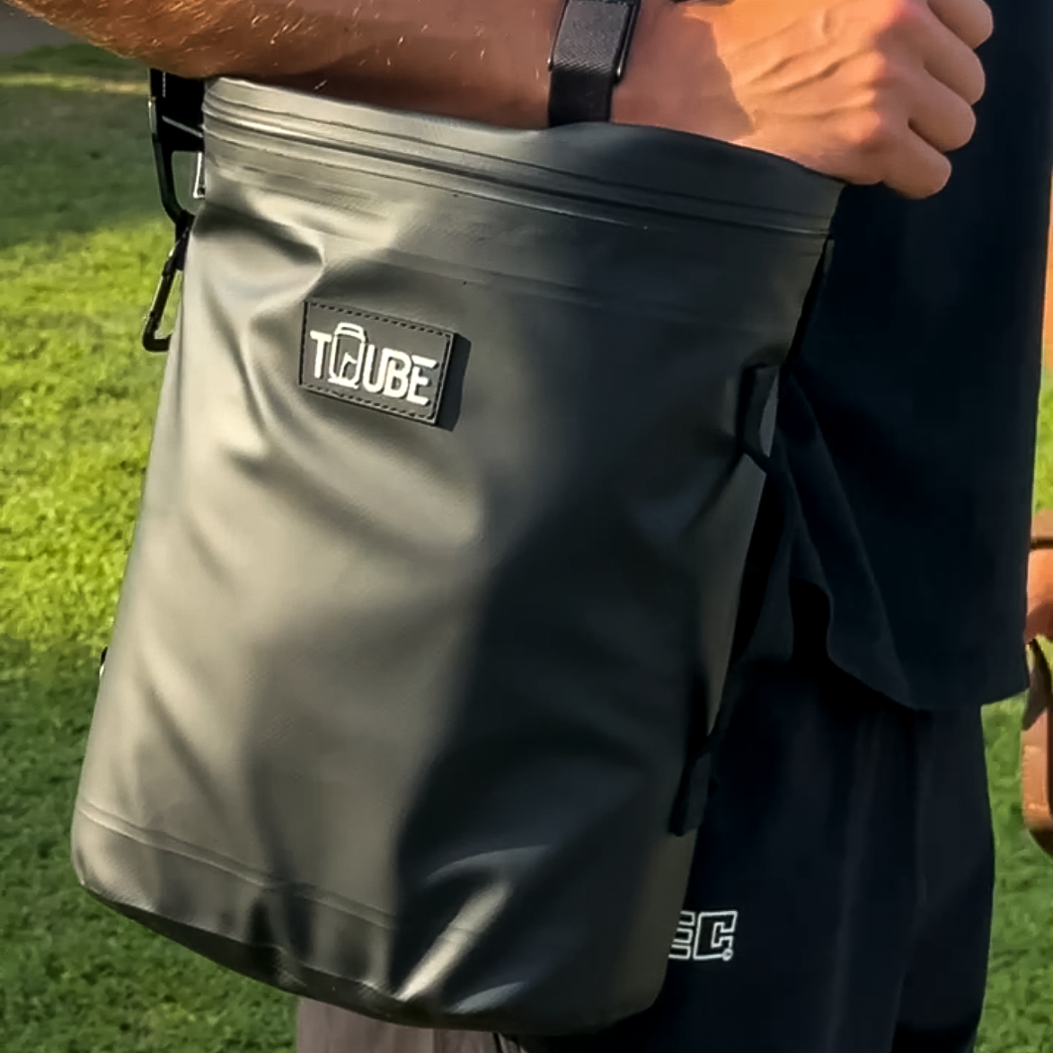 Tuube Weekender 8L black insulated cooler bag secured over shoulder, keeping drinks chilled in warm conditions