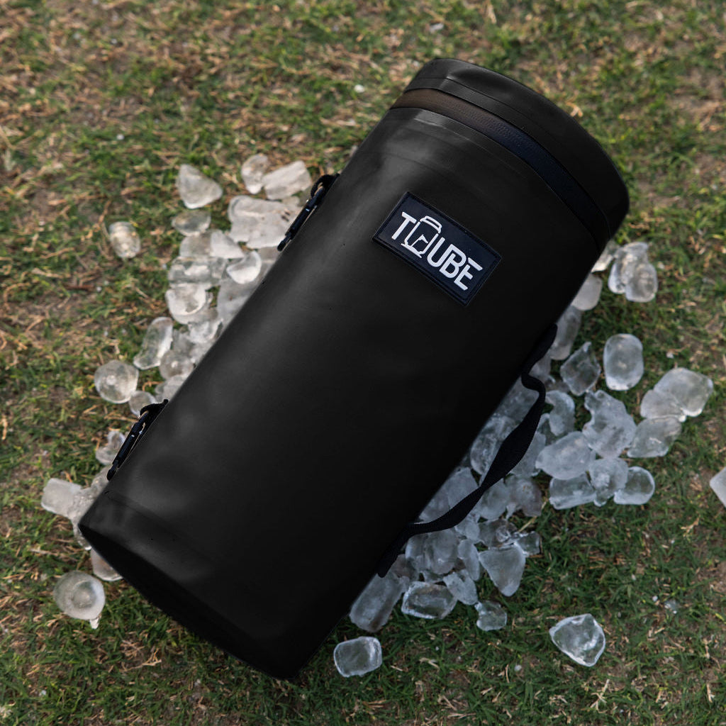 Black Tuube Cooler Bag 2.0 closeup of 8mm NBR insulation panel and 20mm nylon carry handle detail